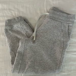Lululemon High Rise Cropped Jogger Size 6